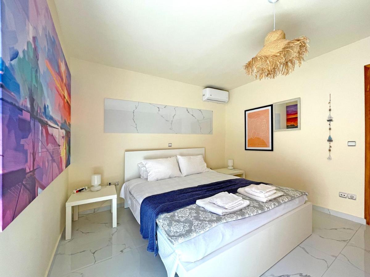 New Luxurious - 1 Minute From Elli Apartment *
